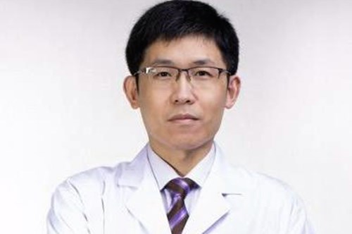 蔡震